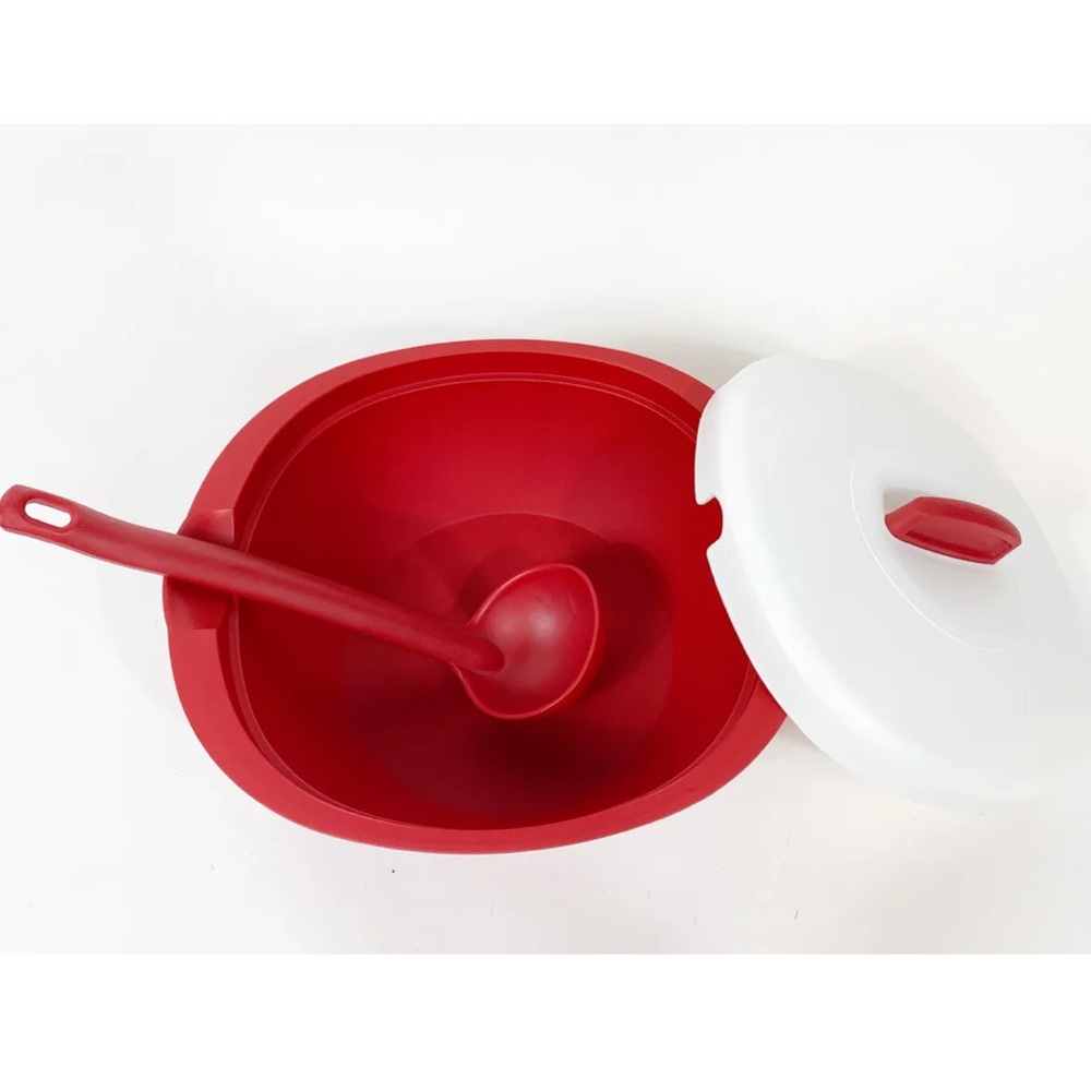 Tupperware Legacy Soup Server Bowl w/ Ladle 7 1/2 Cups - Picture 2 of 8